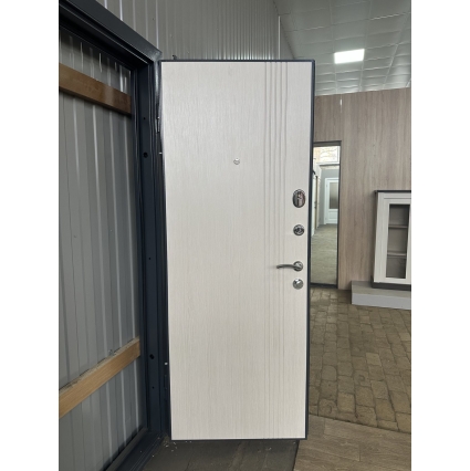 Входная дверь Лагуна МТ-1 (Муар Искра Черный/ MD22 Экодуб молочный), 840х2050 мм правая