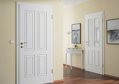 Двери белого цвета в домашнем интерьере