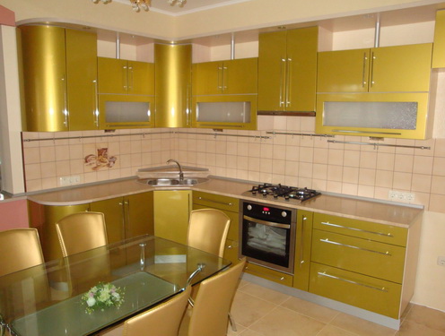 Особенности выбора мебели для кухни золотого цвета